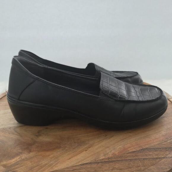 Clarks Collection Shoes Womens Size 11M Loafer Croc Embossed Leather Comfort - Picture 1 of 16